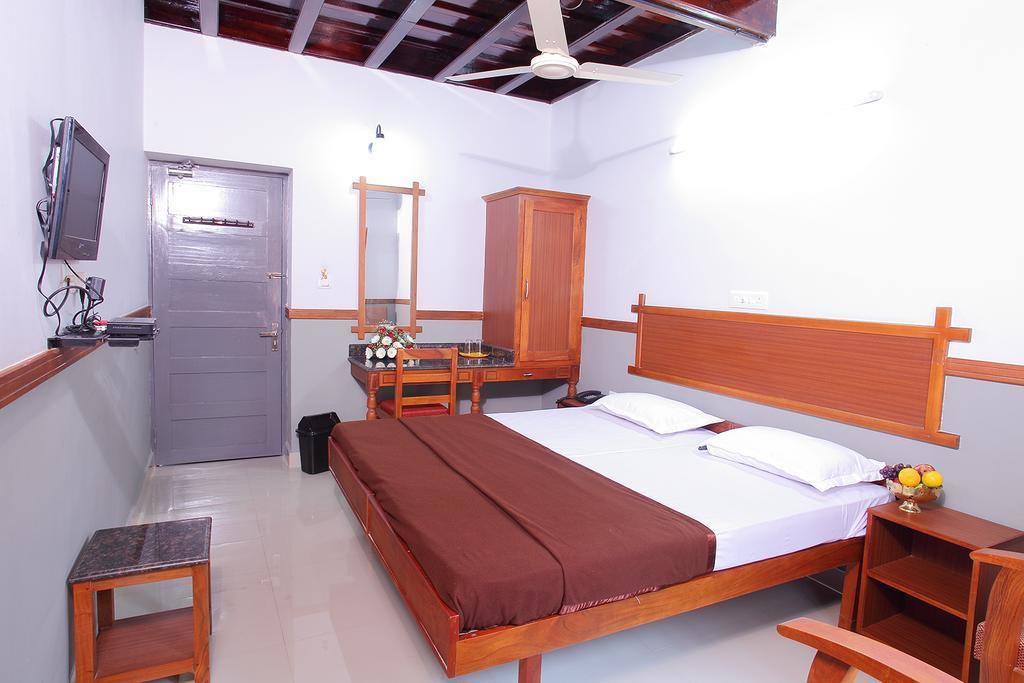 The Boat Jetty Bungalow Kochi Exterior photo
