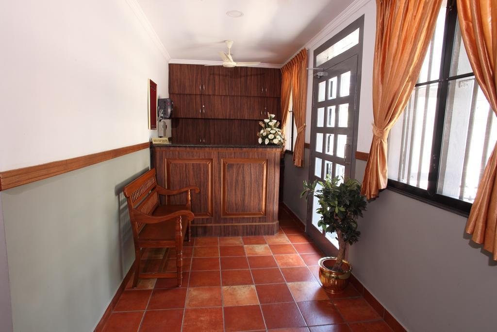 The Boat Jetty Bungalow Kochi Exterior photo