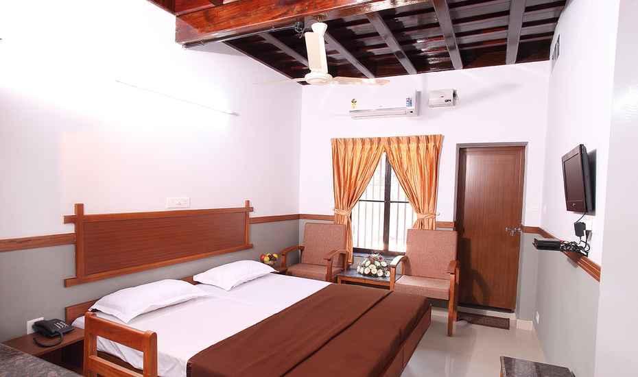 The Boat Jetty Bungalow Kochi Exterior photo